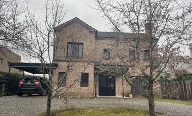 Casa al lago en las Glorietas. Nordelta