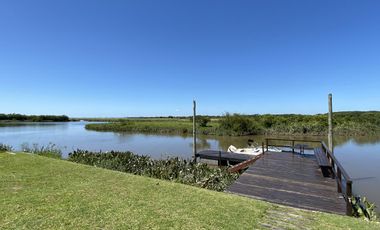 Venta casa 3 dormitorios en Country Nautico Isla Santa Monica, Delta