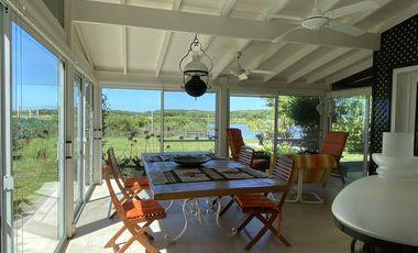 Venta casa 3 dormitorios en Country Nautico Isla Santa Monica, Delta