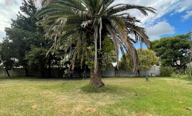 Fracción en alquiler con Casa, con 2 Galpones en el centro de Lujan