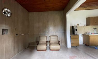 Fracción en alquiler con Casa, con 2 Galpones en el centro de Lujan