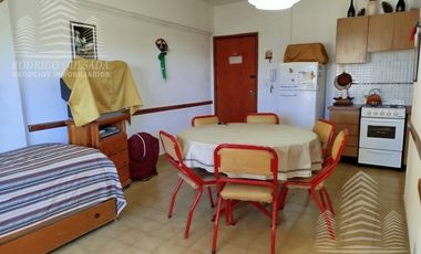 Departamento 2 ambientes con cochera cubierta y vista al mar!!!