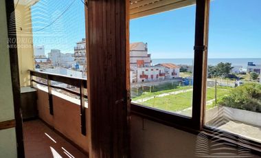 Departamento 2 ambientes con cochera cubierta y vista al mar!!!