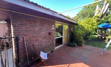 Casa Alpina con depto al fondo