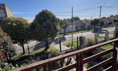 Casa Alpina con depto al fondo