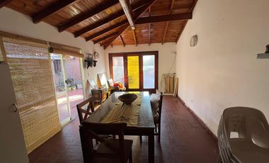 Casa Alpina con depto al fondo