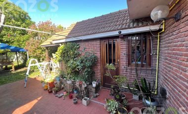 Casa Alpina con depto al fondo