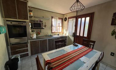 Casa Alpina con depto al fondo