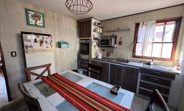 Casa Alpina con depto al fondo