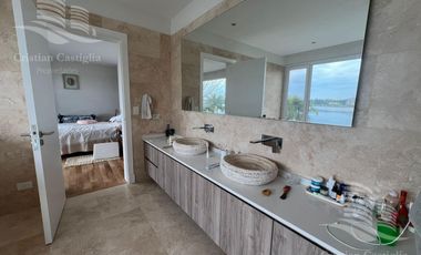 Casa en Venta en Barrio Santa Clara