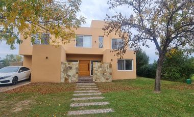 Casa en Venta en Barrio Santa Clara