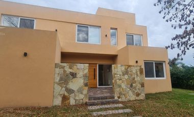 Casa en Venta en Barrio Santa Clara