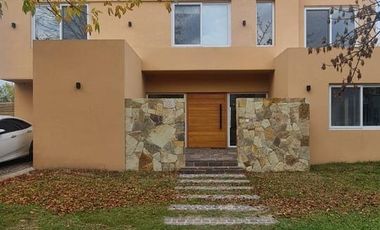 Casa en Venta en Barrio Santa Clara