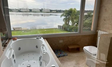 Casa en Venta en Barrio Santa Clara