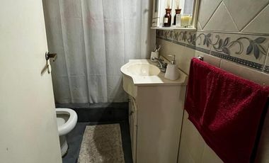 VENTA CASA TRES DORMITORIOS CON COCHERA PATIO EN BARRIO LAS HERAS