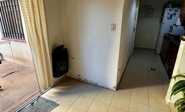 VENTA CASA TRES DORMITORIOS CON COCHERA PATIO EN BARRIO LAS HERAS