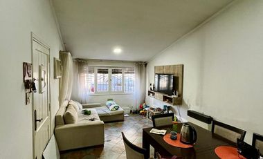 VENTA CASA TRES DORMITORIOS CON COCHERA PATIO EN BARRIO LAS HERAS