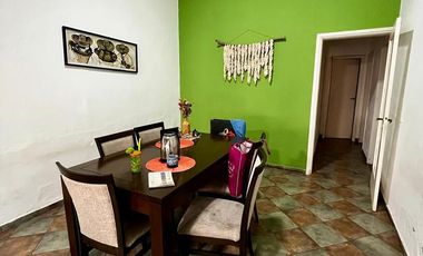 VENTA CASA TRES DORMITORIOS CON COCHERA PATIO EN BARRIO LAS HERAS