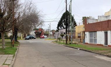 Casa 3 ambientes con cochera - Don Bosco