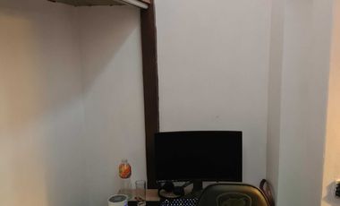 Amplia casa con hermosos jardines