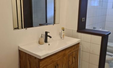 Amplia casa con hermosos jardines