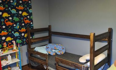 Amplia casa con hermosos jardines