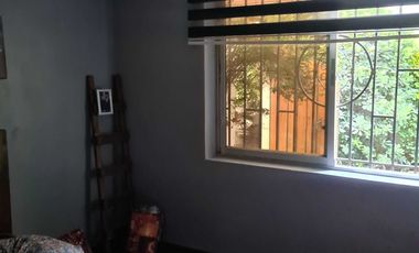 Amplia casa con hermosos jardines