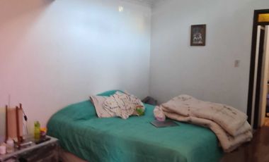 Amplia casa con hermosos jardines