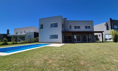 Casa en El Canton - Golf