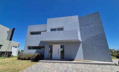 Casa en El Canton - Golf