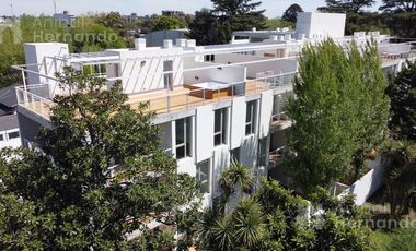 Venta de Departamento 2 AMBIENTES, 2 BAÑOS, Moreno, con patio, mini piscina y cochera