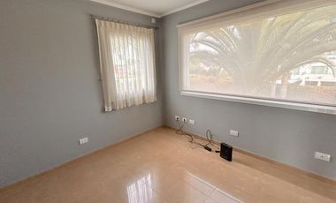 excelente Propiedad con Piscina a la Venta en Fincas de Iraola