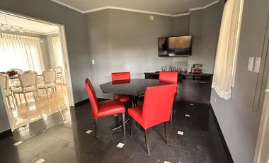 excelente Propiedad con Piscina a la Venta en Fincas de Iraola