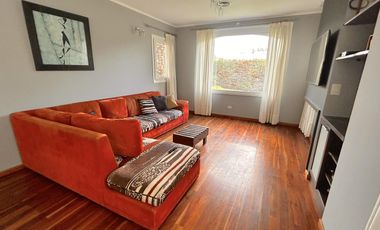 excelente Propiedad con Piscina a la Venta en Fincas de Iraola