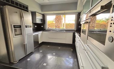 excelente Propiedad con Piscina a la Venta en Fincas de Iraola