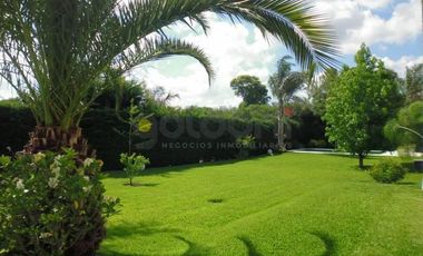 excelente Propiedad con Piscina a la Venta en Fincas de Iraola