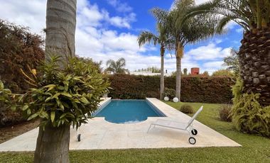 excelente Propiedad con Piscina a la Venta en Fincas de Iraola