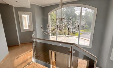 excelente Propiedad con Piscina a la Venta en Fincas de Iraola