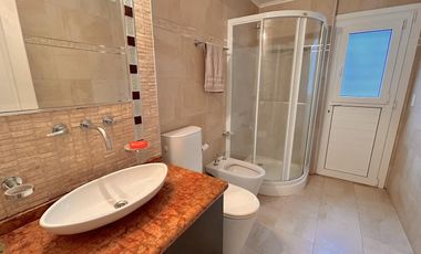 excelente Propiedad con Piscina a la Venta en Fincas de Iraola