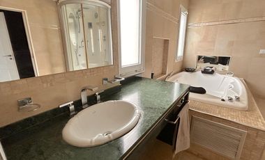 excelente Propiedad con Piscina a la Venta en Fincas de Iraola