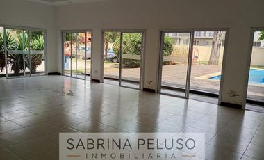 Venta Dpto. 2 Amb con patio y cochera -Complejo Solares I- Moreno