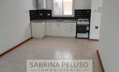 Venta Dpto. 2 Amb con patio y cochera -Complejo Solares I- Moreno