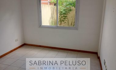 Venta Dpto. 2 Amb con patio y cochera -Complejo Solares I- Moreno