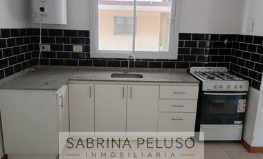 Venta Dpto. 2 Amb con patio y cochera -Complejo Solares I- Moreno