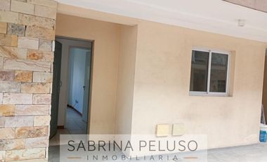 Venta Dpto. 2 Amb con patio y cochera -Complejo Solares I- Moreno