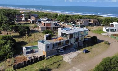 En Venta Casa a Metros de la Playa de Costa Esmeralda Pinamar