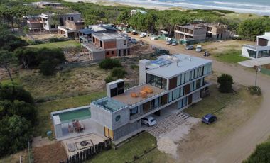 En Venta Casa a Metros de la Playa de Costa Esmeralda Pinamar