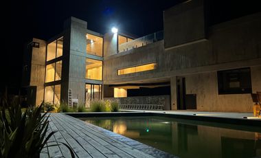 En Venta Casa a Metros de la Playa de Costa Esmeralda Pinamar