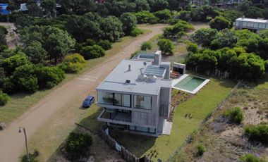 En Venta Casa a Metros de la Playa de Costa Esmeralda Pinamar