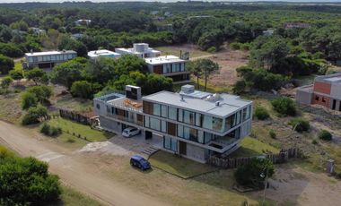 En Venta Casa a Metros de la Playa de Costa Esmeralda Pinamar